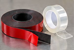 Rouleau de ruban mousse double face noir à film rouge et rouleau de ruban nano transparent